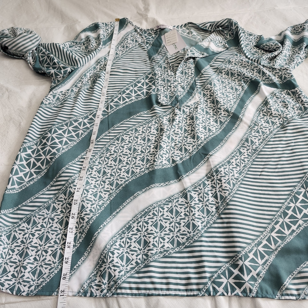 Green and White Patterned Tunic Top - Picture 5 of 7
